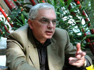 КАРЕН ШАХНАЗАРОВ, РЕДИТЕЉ ФИЛМА „ ИШЧЕЗЛА ИМПЕРИЈА“